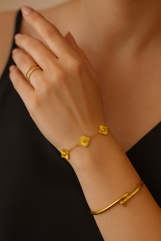 GOLD CLOVER CHAIN BRACELET