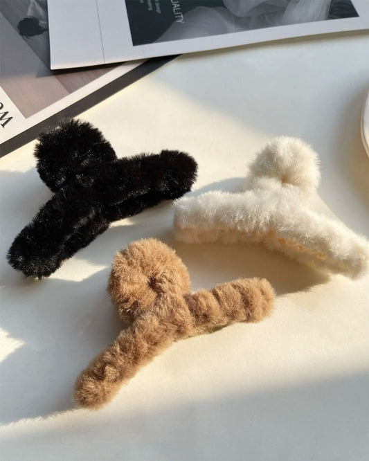 KOREAN FLUFFY CLAW CLIP