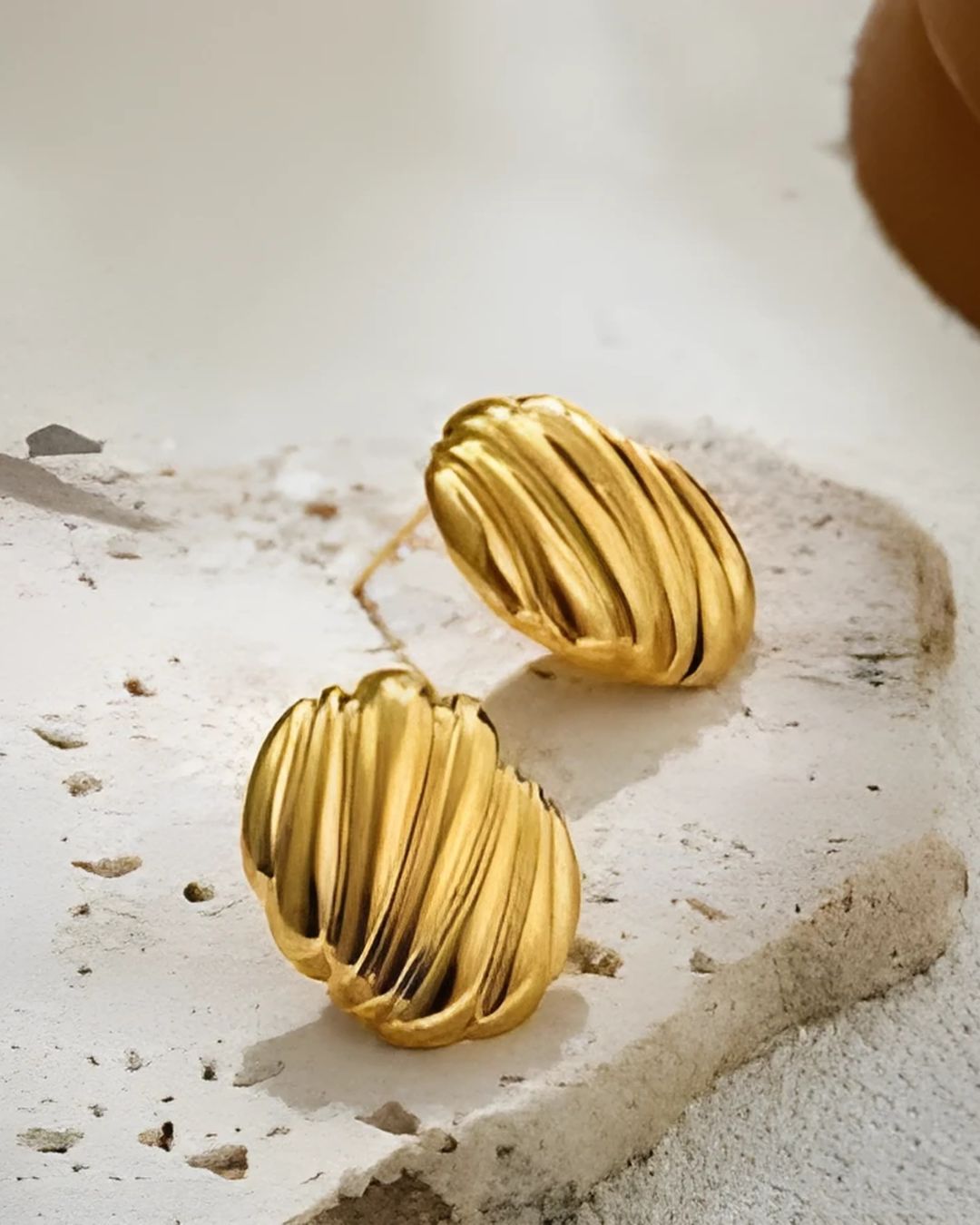GOLDEN SHELL EARRINGS