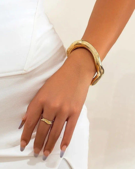 STORMY BANGLE