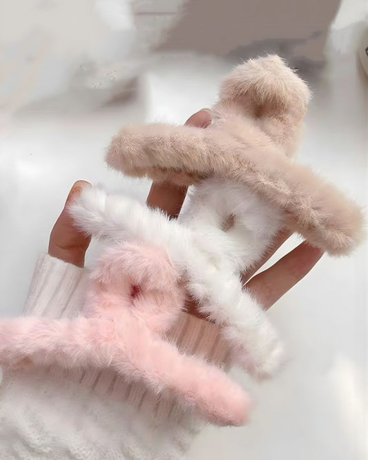 KOREAN FLUFFY CLAW CLIP