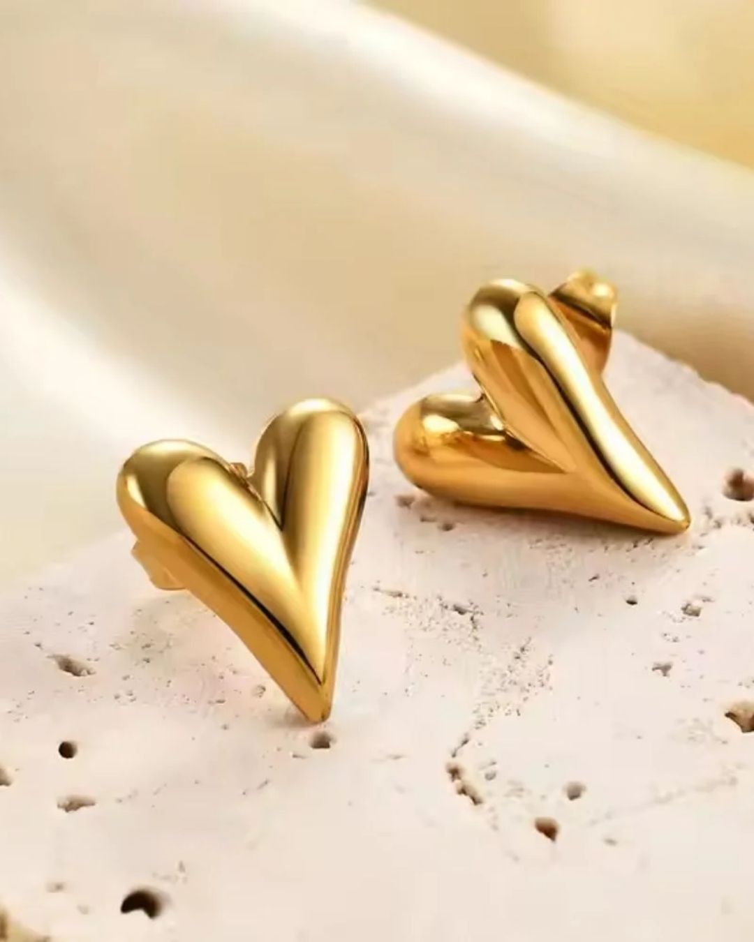 DROP HEART EARRINGS