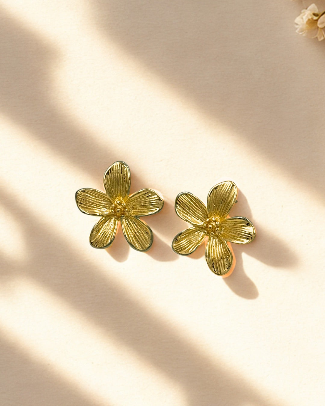 BRASS FLORAL EARRINGS