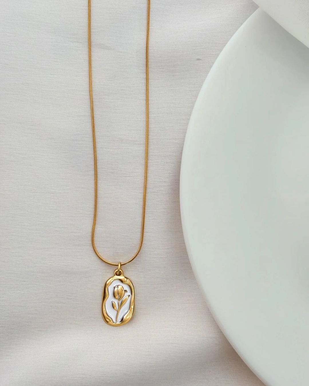 FLORAL PENDANT