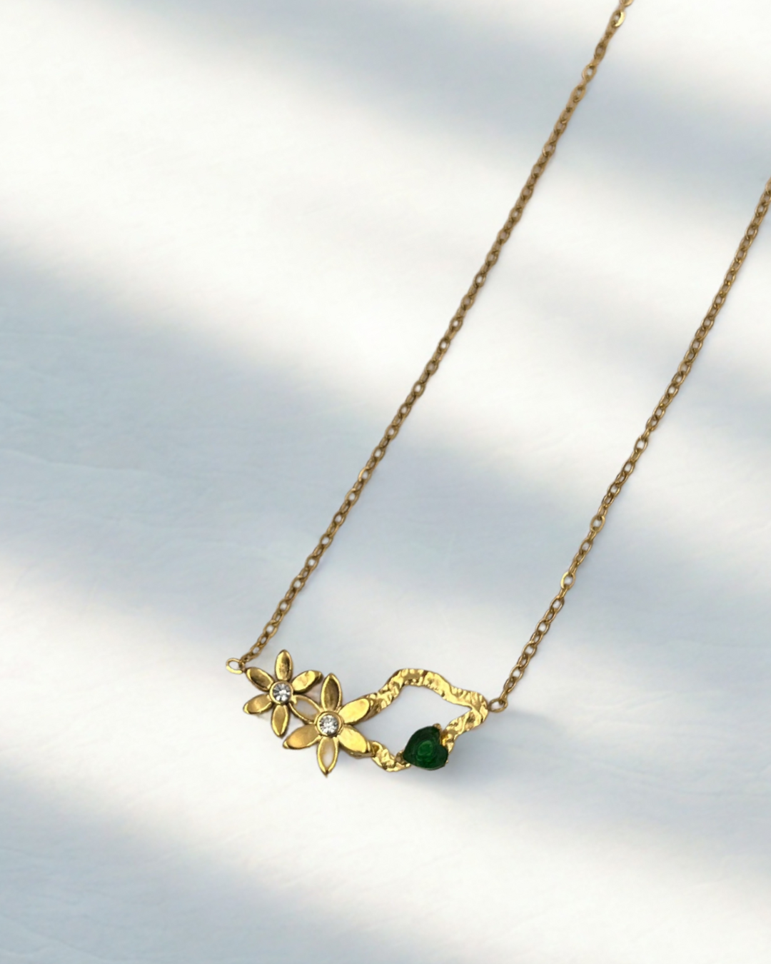 FLOWER GREEN HEART PENDANT