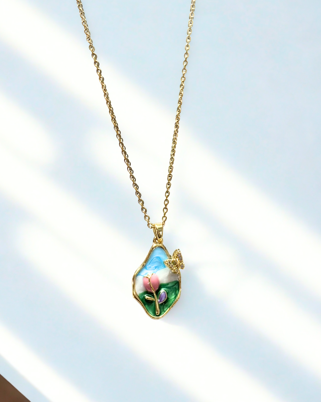 VINTAGE FLOWER PENDANT