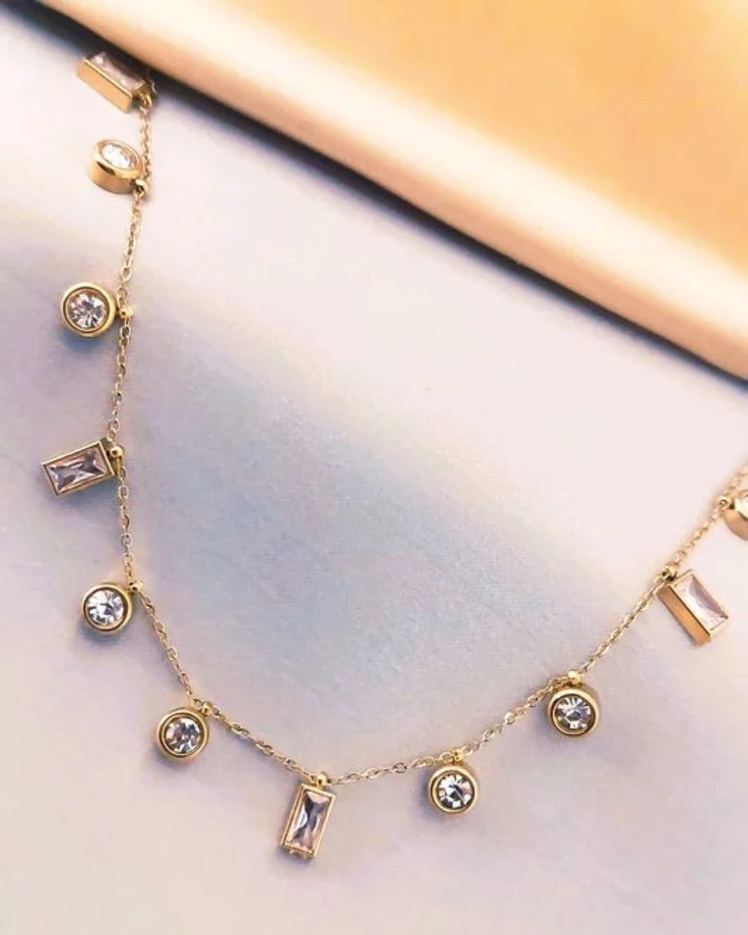 PLAIN CHARM PENDANT