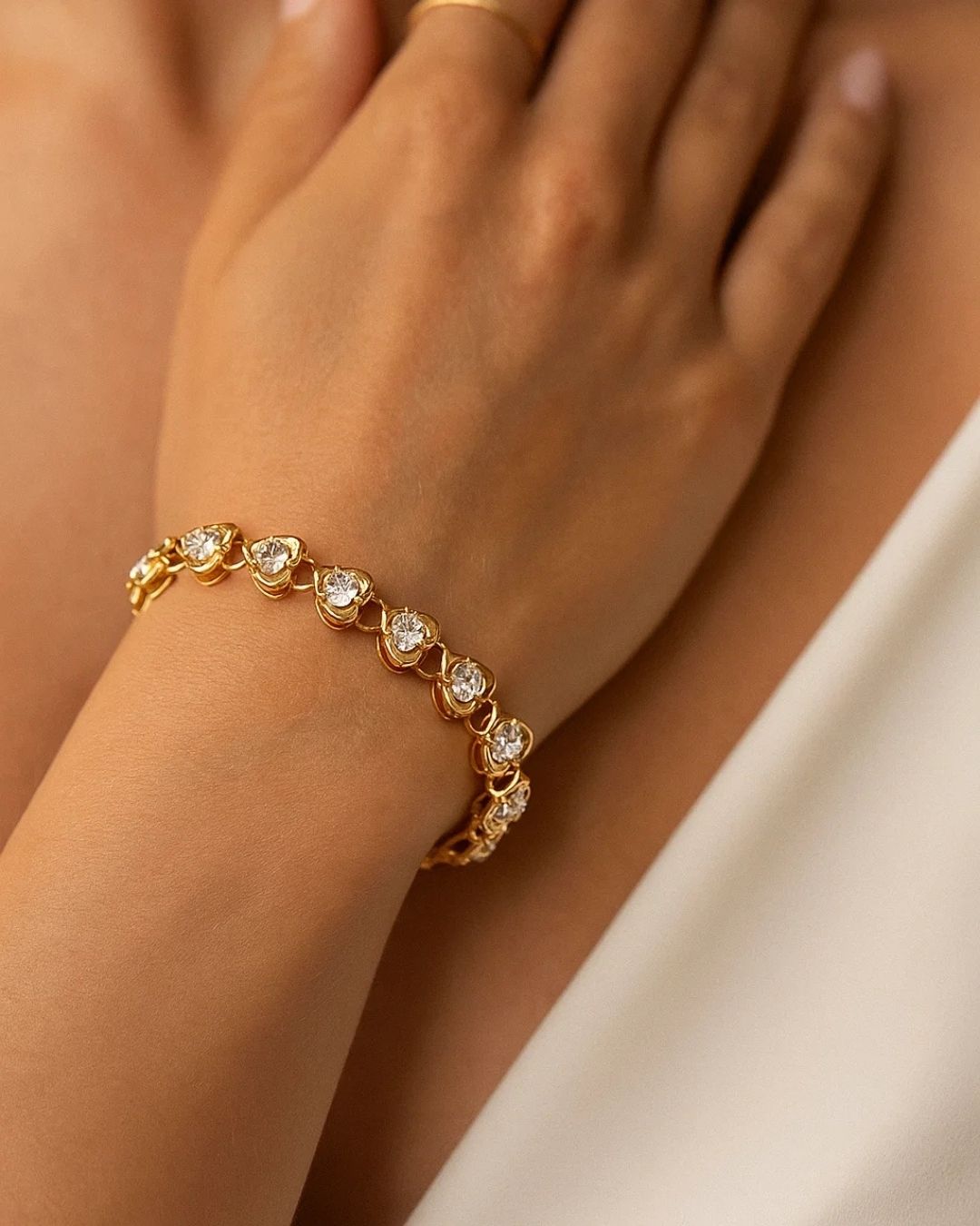 HEART LINKED CRYSTAL BRACELET