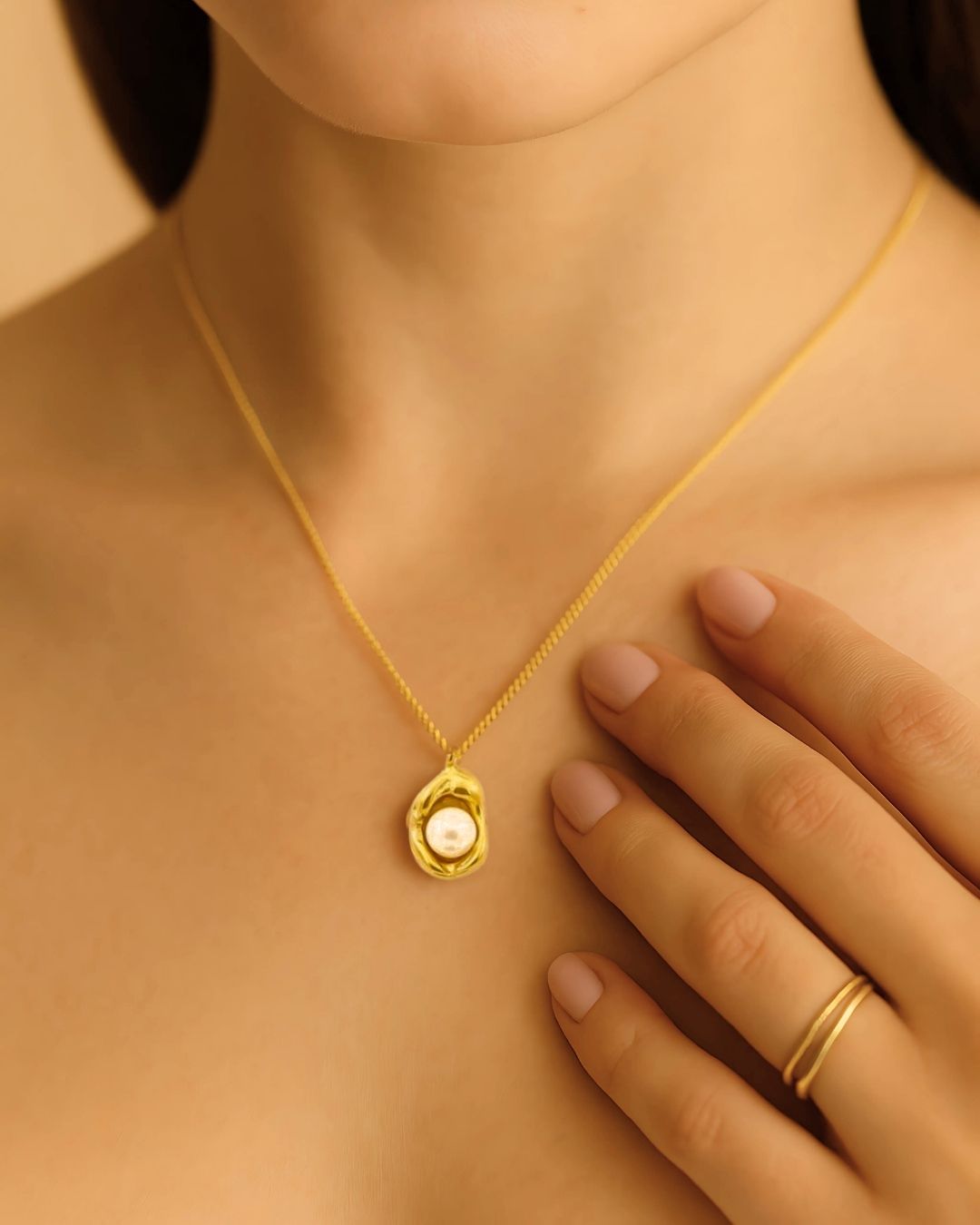 PEARLY PENDANT