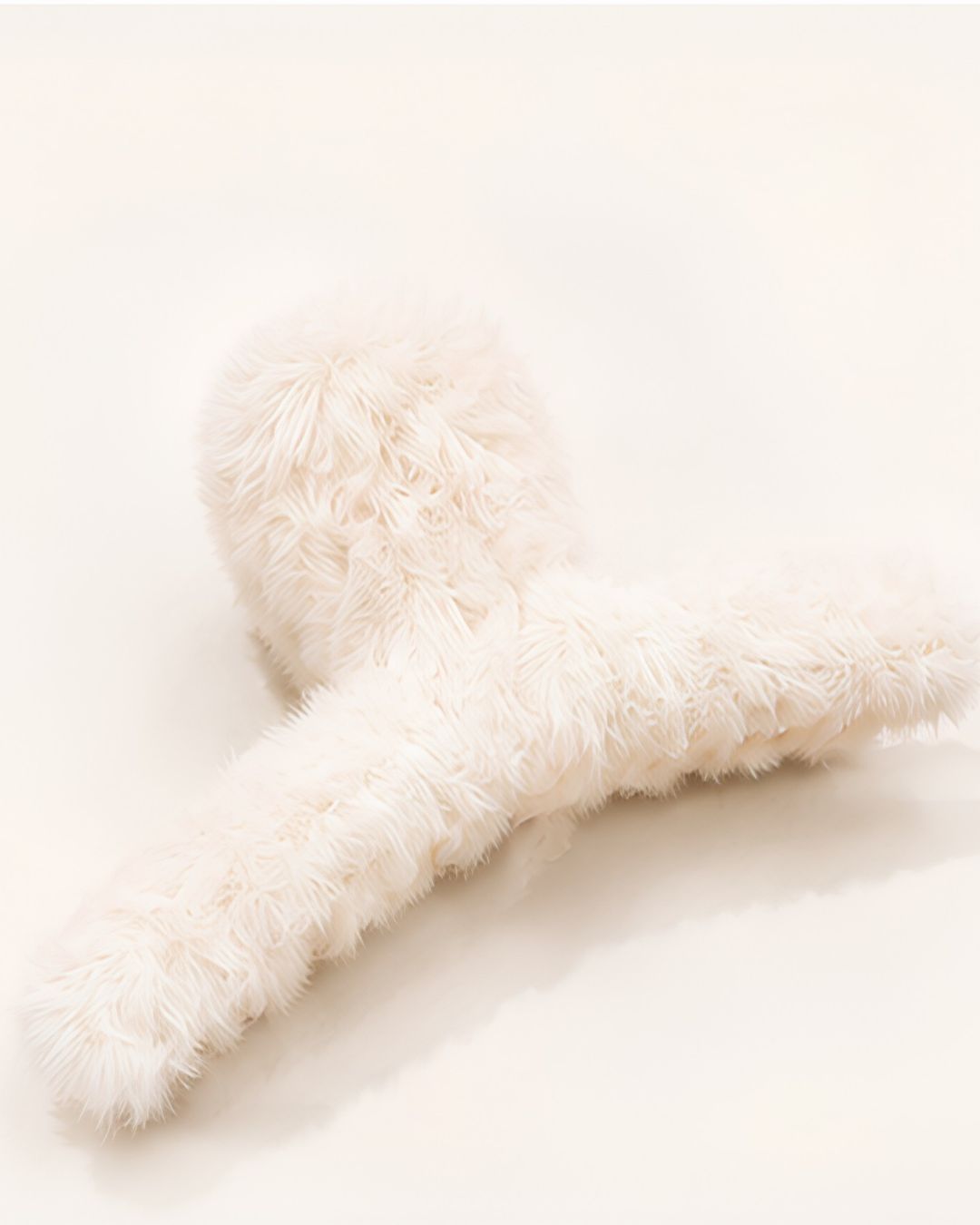 White fluffy claw clip plush hair clutcher for women